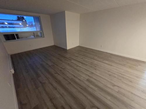 140 725 James Street S, Thunder Bay, ON - Indoor Photo Showing Other Room