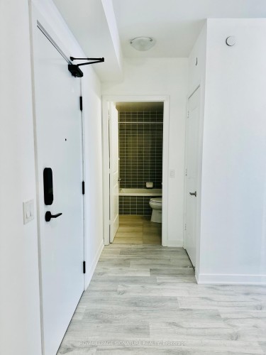 808-4675 Metcalfe Avenue, Mississauga, ON - Indoor Photo Showing Other Room