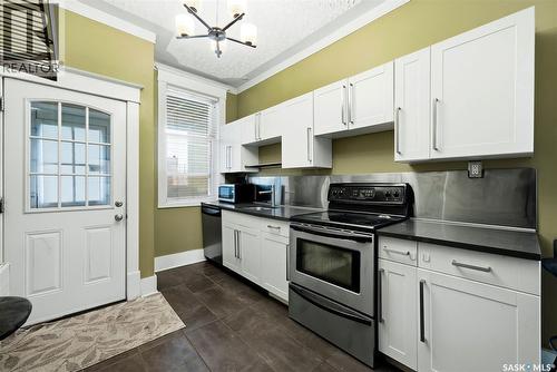 17 2201 14Th Avenue, Regina, SK - Indoor Photo Showing Kitchen