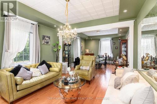 205 Water Street, Alfred And Plantagenet, ON - Indoor Photo Showing Living Room