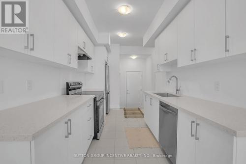 2 - 3 Ranch Terrace, Barrie, ON - Indoor Photo Showing Kitchen With Upgraded Kitchen