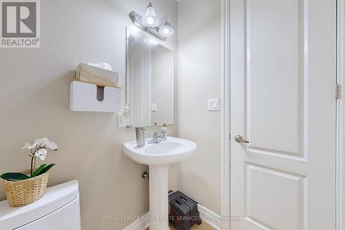 659 Hood Terrace, Milton, ON - Indoor Photo Showing Bathroom