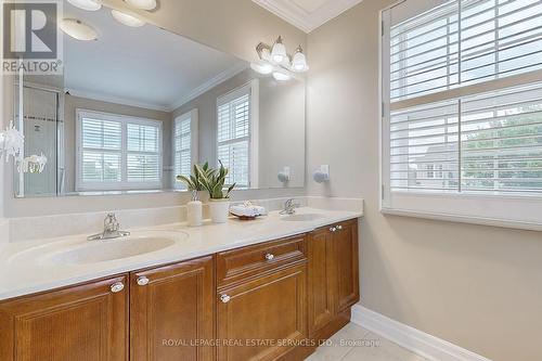 659 Hood Terrace, Milton, ON - Indoor Photo Showing Bathroom