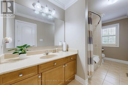 659 Hood Terrace, Milton, ON - Indoor Photo Showing Bathroom