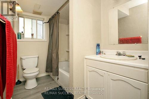 32 & 34 River Street, Thorold, ON - Indoor Photo Showing Bathroom