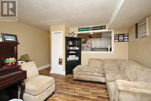 32 & 34 River Street, Thorold, ON - Indoor Photo Showing Living Room