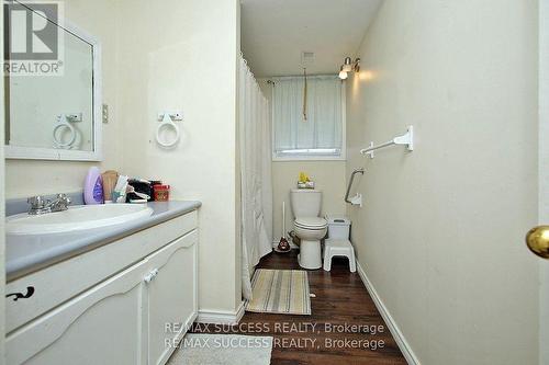 32 & 34 River Street, Thorold, ON - Indoor Photo Showing Bathroom