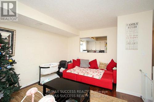 32 & 34 River Street, Thorold, ON - Indoor Photo Showing Living Room