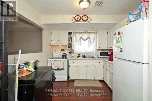 32 & 34 River Street, Thorold, ON - Indoor Photo Showing Kitchen