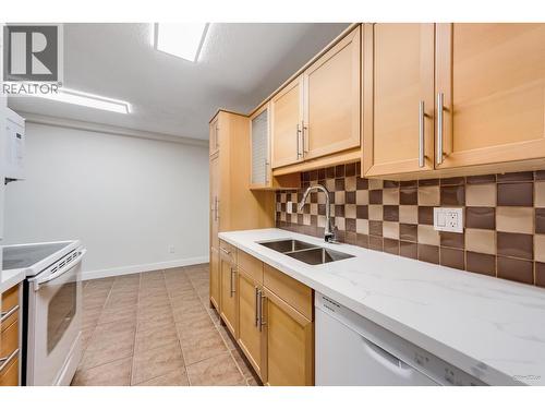 115 8591 Westminster Highway, Richmond, BC - Indoor Photo Showing Kitchen With Double Sink