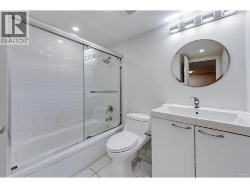 115 8591 Westminster Highway, Richmond, BC - Indoor Photo Showing Bathroom
