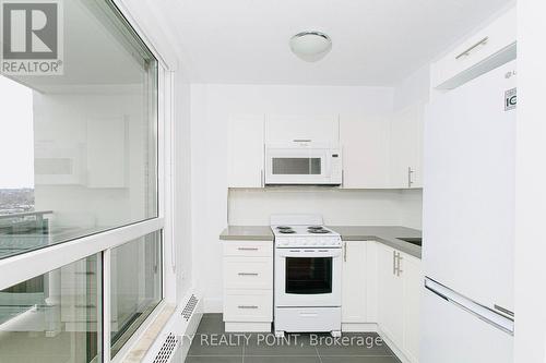 507 - 666 Spadina Avenue, Toronto, ON - Indoor Photo Showing Kitchen