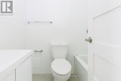 507 - 666 Spadina Avenue, Toronto, ON - Indoor Photo Showing Bathroom