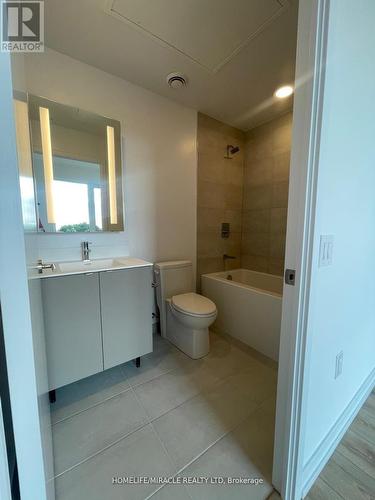 505 - 500 Dupont Street, Toronto, ON - Indoor Photo Showing Bathroom