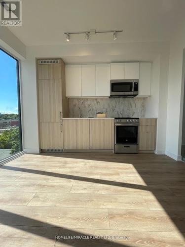 505 - 500 Dupont Street, Toronto, ON - Indoor Photo Showing Kitchen