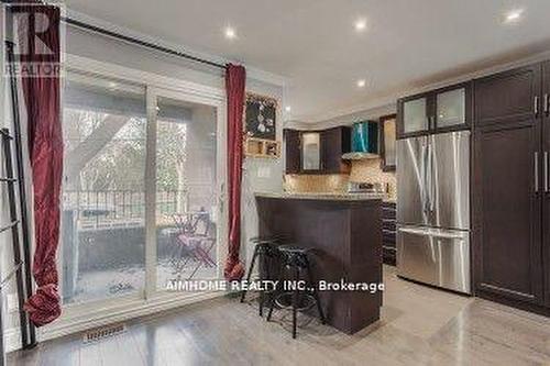 Th#2 - 360 R Dundas Street E, Toronto, ON - Indoor Photo Showing Kitchen