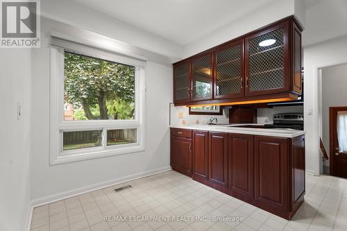 98 Laurier Avenue, Hamilton, ON - Indoor Photo Showing Kitchen