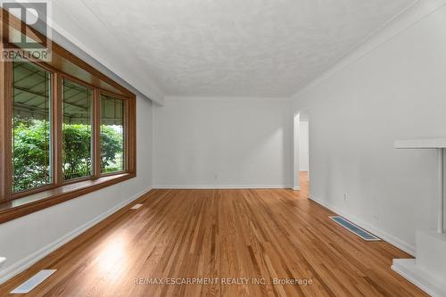 98 Laurier Avenue, Hamilton, ON - Indoor Photo Showing Other Room