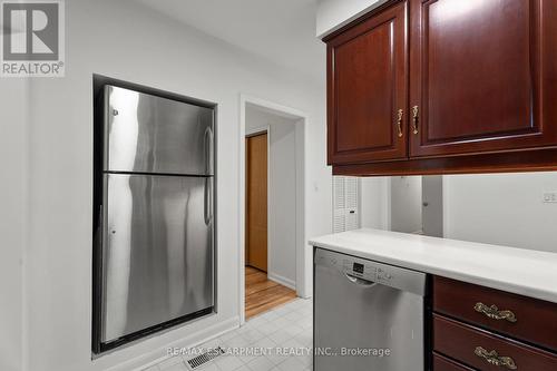 98 Laurier Avenue, Hamilton, ON - Indoor Photo Showing Kitchen