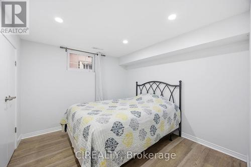 27 Pine Avenue S, Mississauga, ON - Indoor Photo Showing Bedroom