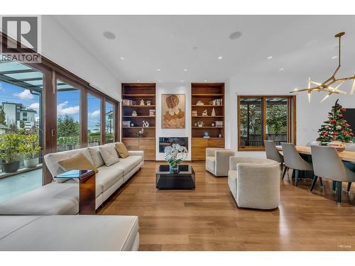 2227 Haywood Avenue, West Vancouver, BC - Indoor Photo Showing Living Room
