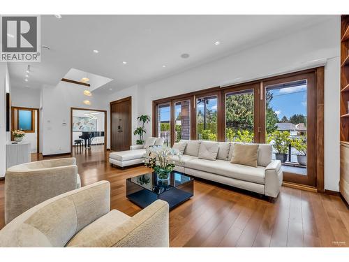 2227 Haywood Avenue, West Vancouver, BC - Indoor Photo Showing Living Room