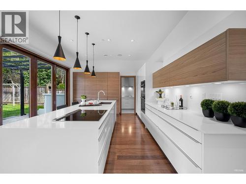 2227 Haywood Avenue, West Vancouver, BC - Indoor Photo Showing Kitchen With Upgraded Kitchen