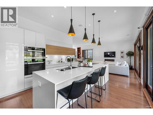 2227 Haywood Avenue, West Vancouver, BC - Indoor Photo Showing Kitchen With Upgraded Kitchen