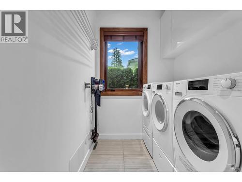 2227 Haywood Avenue, West Vancouver, BC - Indoor Photo Showing Laundry Room