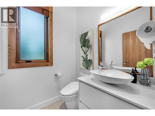 2227 Haywood Avenue, West Vancouver, BC - Indoor Photo Showing Bathroom