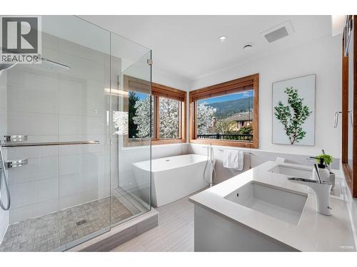 2227 Haywood Avenue, West Vancouver, BC - Indoor Photo Showing Bathroom