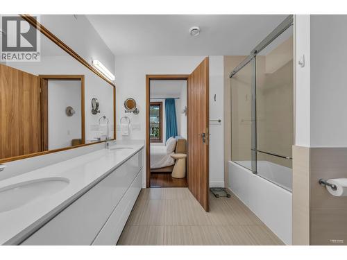 2227 Haywood Avenue, West Vancouver, BC - Indoor Photo Showing Bathroom