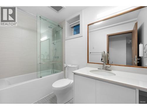 2227 Haywood Avenue, West Vancouver, BC - Indoor Photo Showing Bathroom