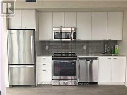 902 - 30 ROEHAMPTON AVENUE  Toronto, ON M4P 1R2