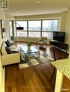 2118 - 135 VILLAGE GREEN SQUARE  Toronto, ON M1S 0G4