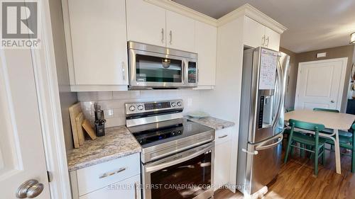 120 Edison Street, St. Marys, ON - Indoor Photo Showing Kitchen With Upgraded Kitchen