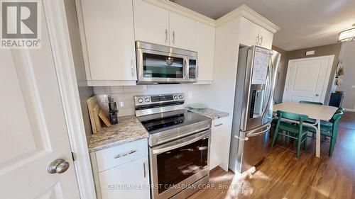 120 Edison Street, St. Marys, ON - Indoor Photo Showing Kitchen With Upgraded Kitchen