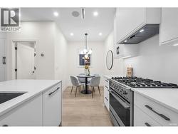 1 65 E KING EDWARD AVENUE  Vancouver, BC V5V 2B8