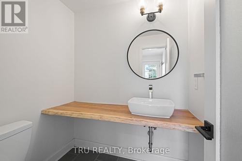 12 Apache Crescent, Ottawa, ON - Indoor Photo Showing Bathroom