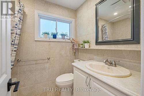 12 Apache Crescent, Ottawa, ON - Indoor Photo Showing Bathroom