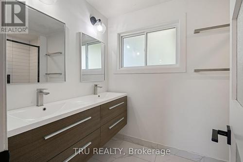 12 Apache Crescent, Ottawa, ON - Indoor Photo Showing Bathroom
