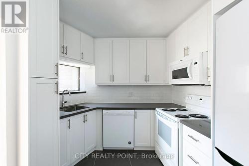303 - 9 Deer Park Crescent, Toronto, ON - Indoor Photo Showing Kitchen