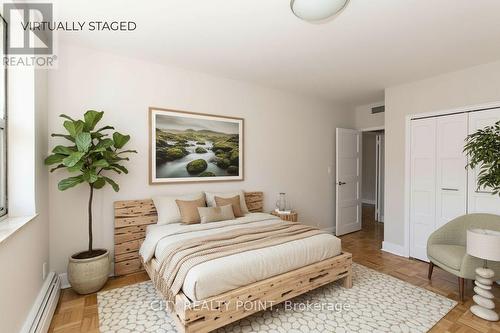 303 - 9 Deer Park Crescent, Toronto, ON - Indoor Photo Showing Bedroom