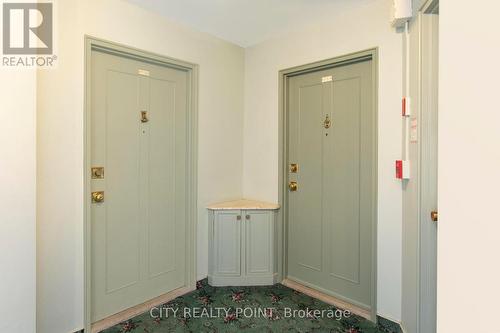 303 - 9 Deer Park Crescent, Toronto, ON - Indoor Photo Showing Other Room