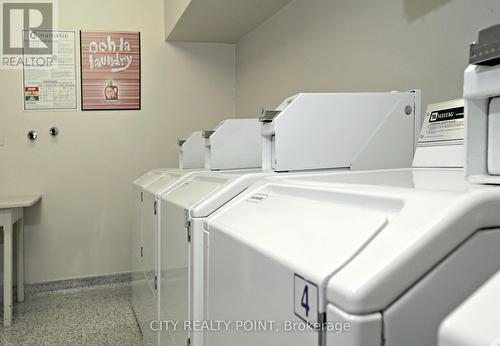 303 - 9 Deer Park Crescent, Toronto, ON - Indoor Photo Showing Laundry Room
