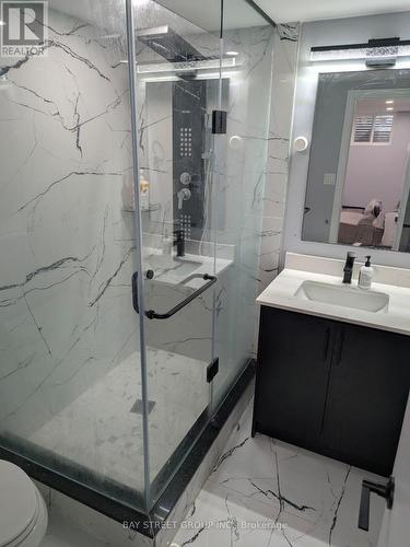 850 Monaghan Avenue, Oshawa, ON - Indoor Photo Showing Bathroom