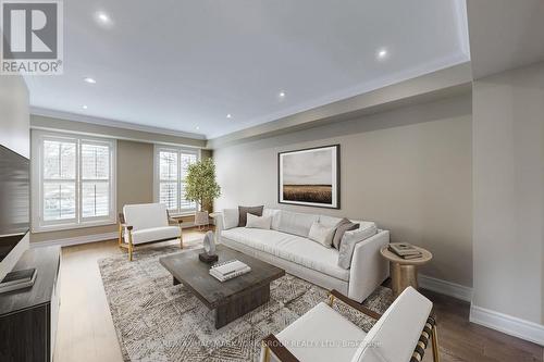 139 John West Way, Aurora, ON - Indoor Photo Showing Living Room