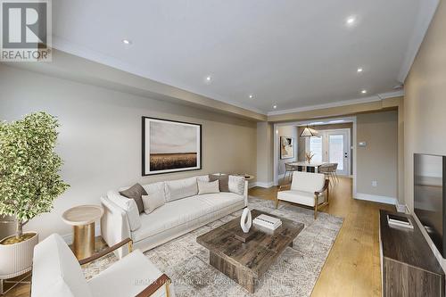 139 John West Way, Aurora, ON - Indoor Photo Showing Living Room