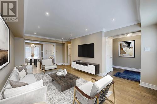 139 John West Way, Aurora, ON - Indoor Photo Showing Living Room