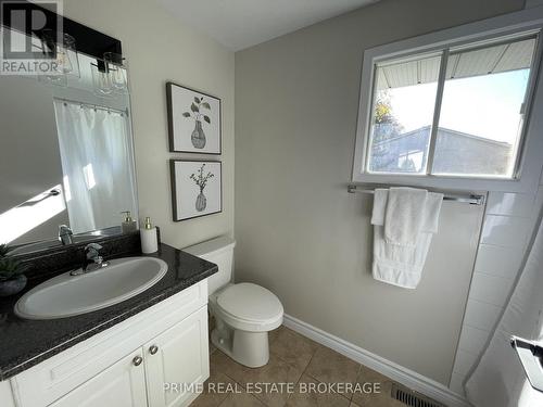 35 Waterman Avenue, London South (South R), ON - Indoor Photo Showing Bathroom